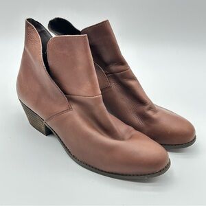 Me Too Zena Brown Leather Ankle Booties